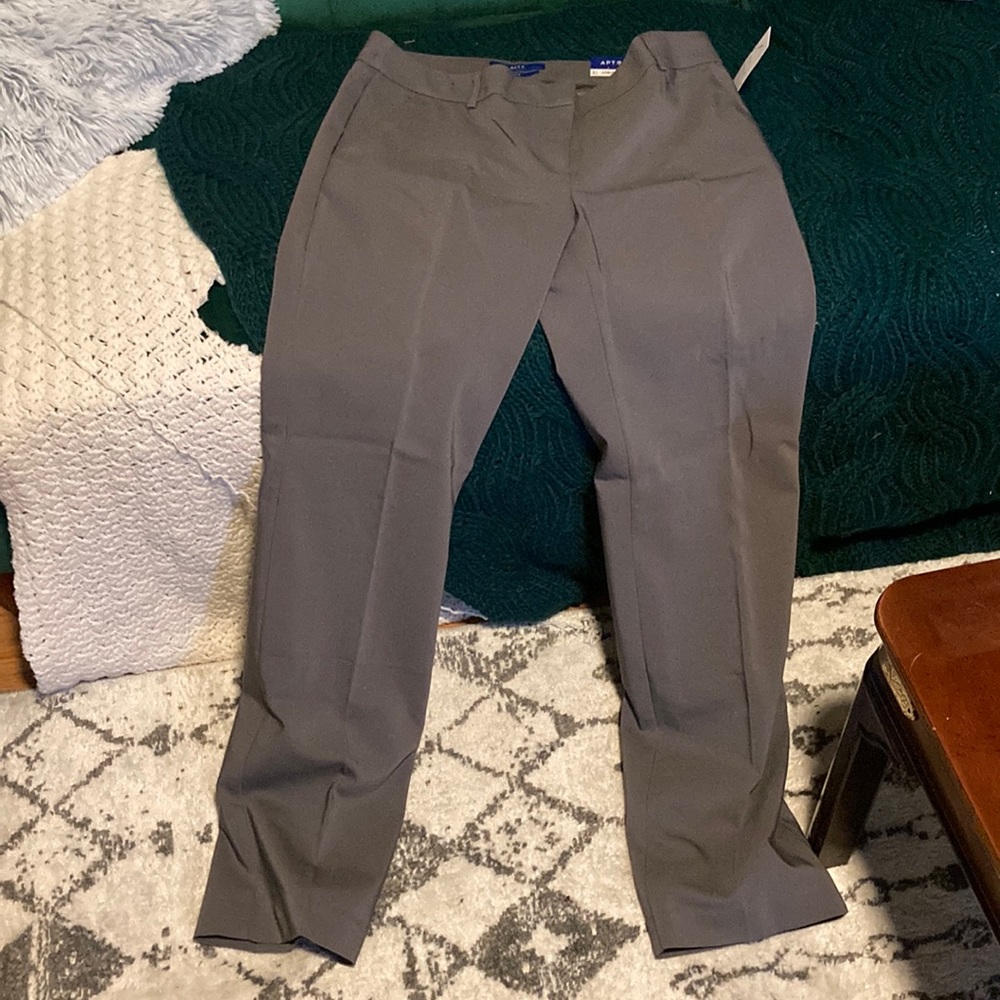 New with tags 10s APR 9 “Torie” straight mod rise work/office pants.